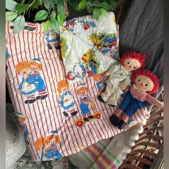 Vintage Raggedy Ann and Andy Dolls with Vintage Quilt - Picture 2 of 13